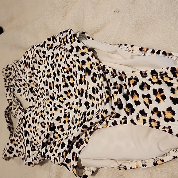 Ann Taylor leopard bathing suit - Picture 2 of 4